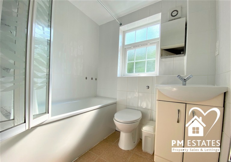 Images for Red Lion Court, Bishop's Stortford EAID: BID:pmestates