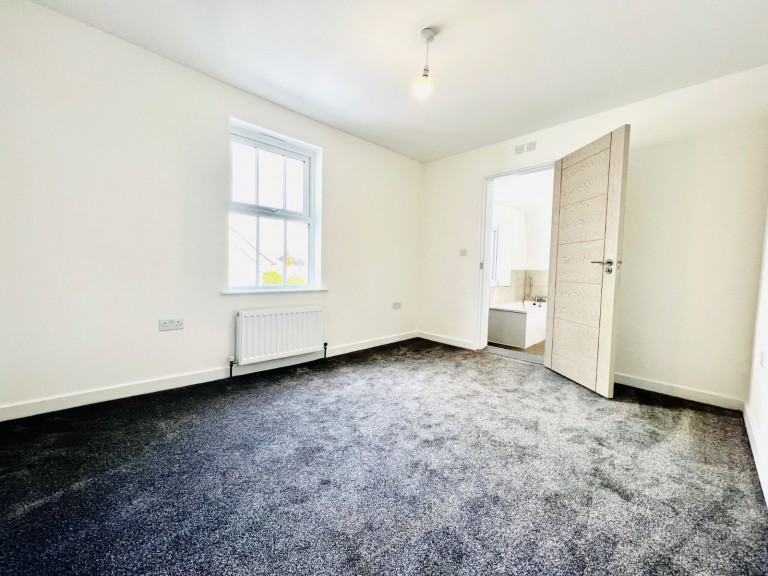 Images for Apton Road, Bishop's Stortford EAID: BID:pmestates