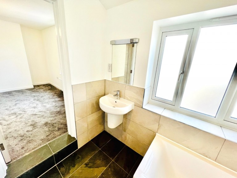 Images for Apton Road, Bishop's Stortford EAID: BID:pmestates