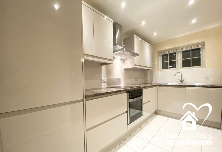 Images for Red Lion Court, Bishop's Stortford EAID: BID:pmestates