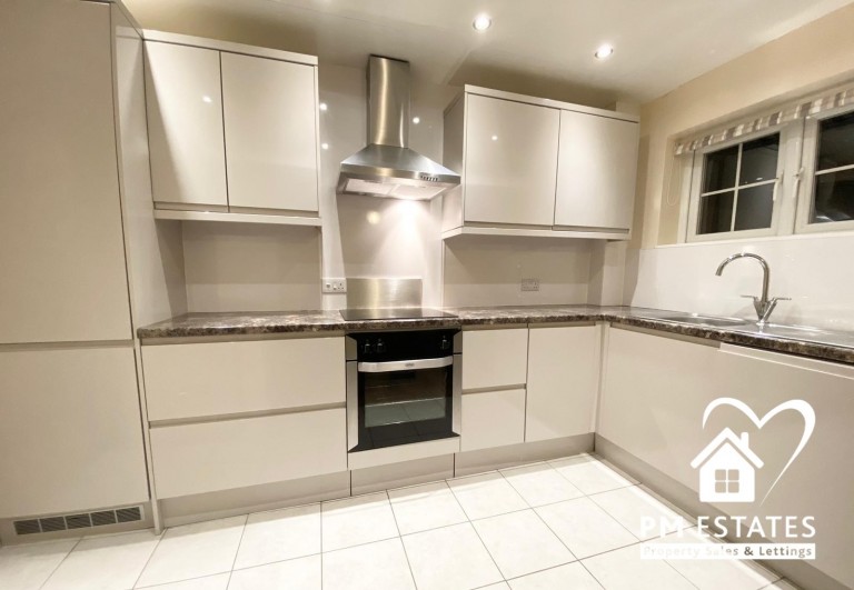 Images for Red Lion Court, Bishop's Stortford EAID: BID:pmestates